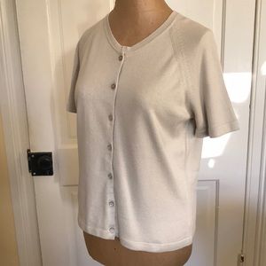 Demure short sleeved sweater with buttons